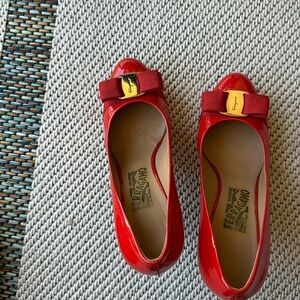 Ferragamo classic shoes. Authentic. Orange. Used. Excellent condition. Size 6.5